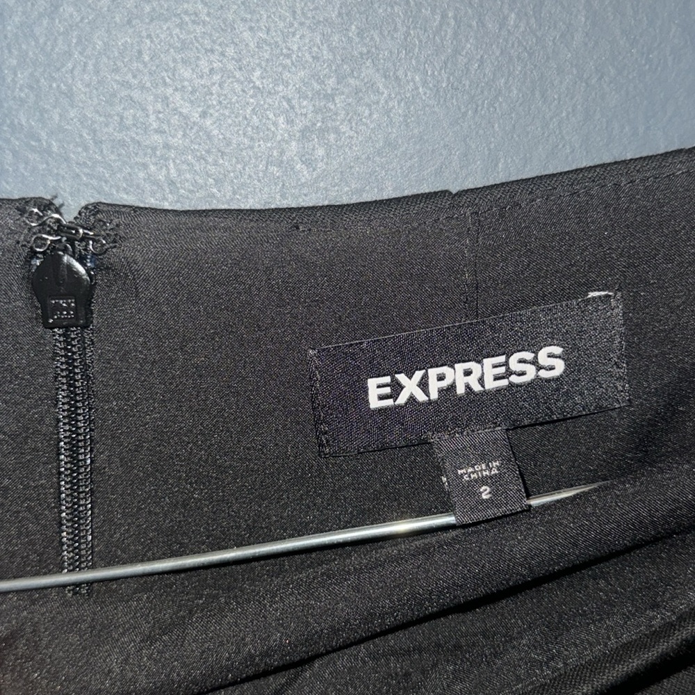 EXPRESS BLACK PENCIL SKIRT SIZE 2 - Picture 3 of 3